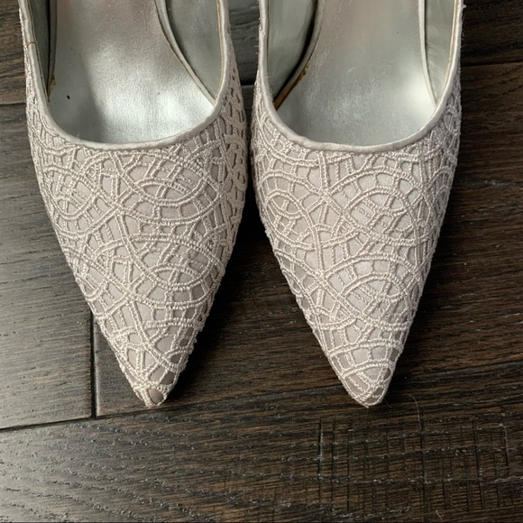 Gossip Size 7 White Lace Fabric 3.5 Inch High Heels - Picture 3 of 11